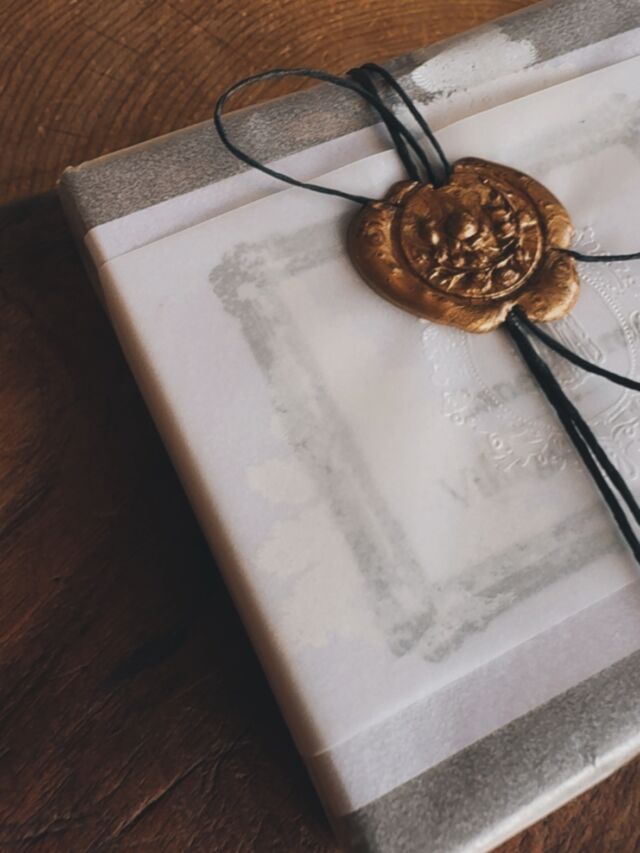 Canelé Forest Village stamp set

封蝋付きでお届け中です

・

シーリングスタンプはフランスのお土産です

コロンとした蕾のお花がとても可愛くて
お土産にいただいた瞬間…
"Canelé Forestからのお便りにぴったりなのでは？！"
と思わせるほど可愛いのです

ただ

あまりにも小ぶりなのでなかなか扱いに慣れず…

もっとこなれて来たら
アレンジして色々と使いたい

この夏はひそかに特訓します

#カヌレの森  #スタンプ 
#caneleforest
#stamp
#stamprecipe